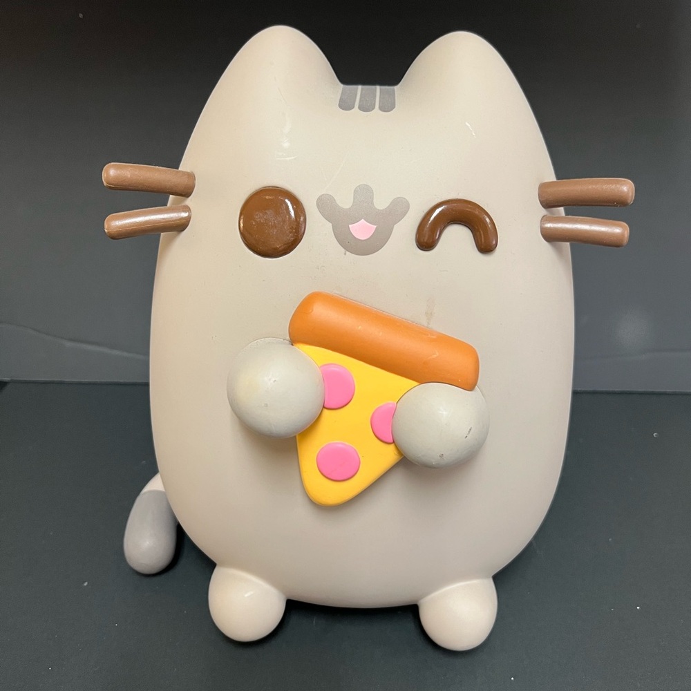 XL Pusheen Gray Cat Figurine with Pizza